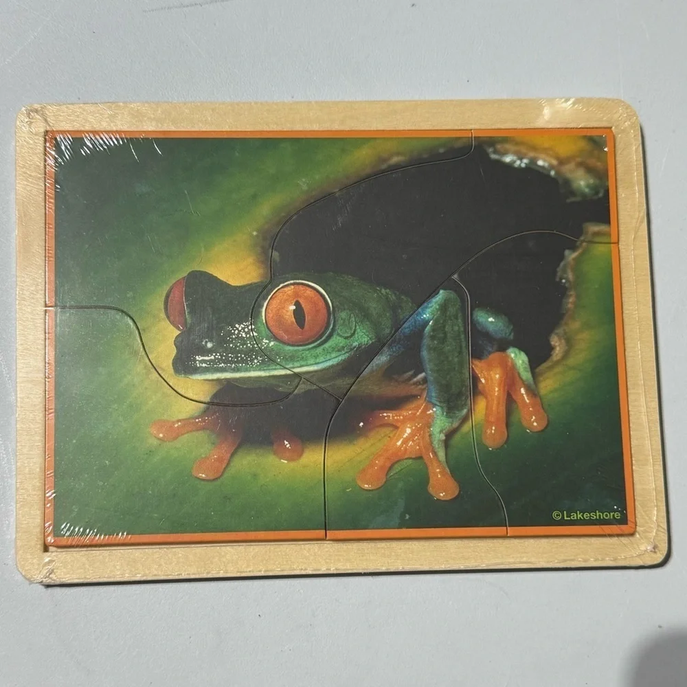 BRAND new in plastic | Lakeshore | Red eyed tree frog puzzle
